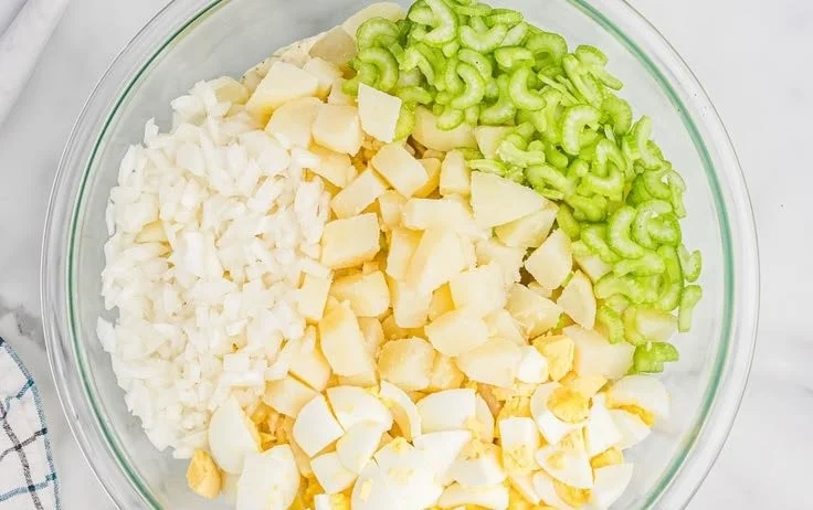 Delicious old fashioned potato salad with egg, perfect for summer outings.